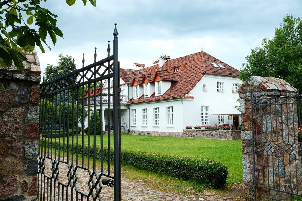 Dwor W Bychowie Gniewino Bagian luar foto